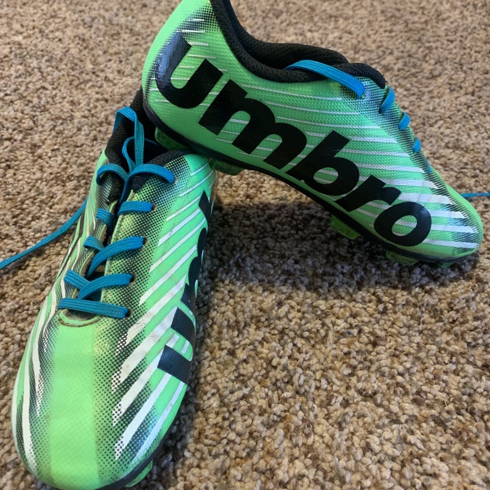 Soccer cleats